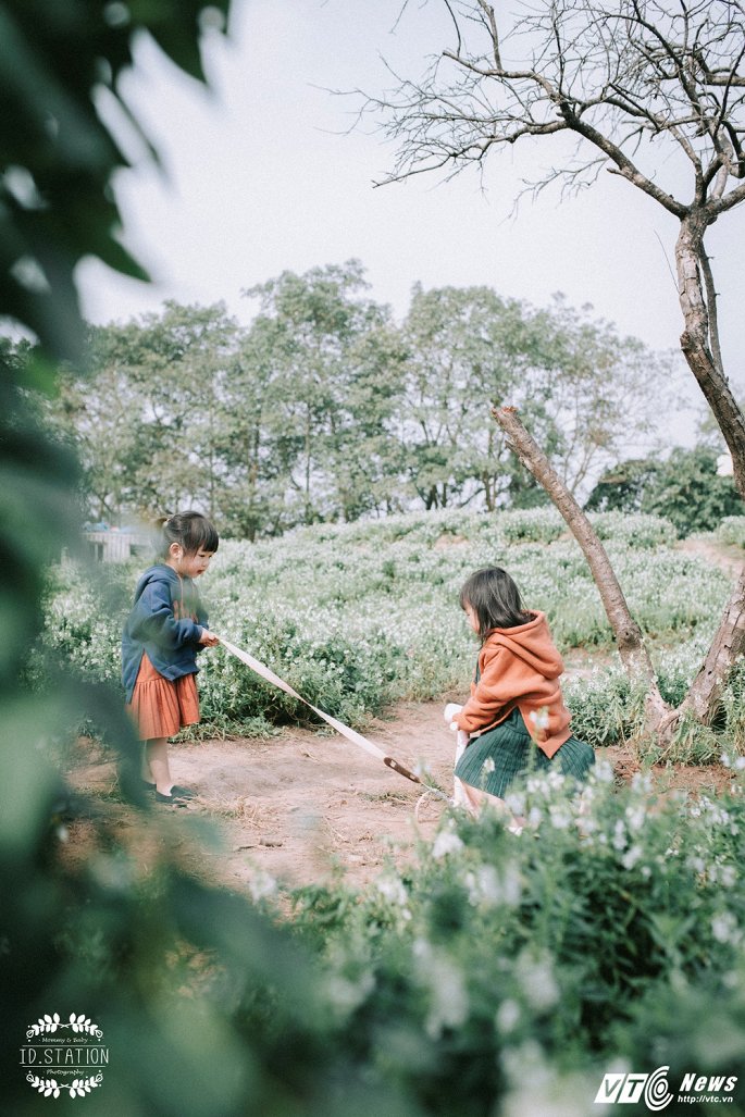 2 thien than nhi dang yeu trong bo anh giua thao nguyen hoa