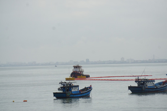 da nang huy dong luc luong ung cuu tau cho dau dam vao chan cau cang