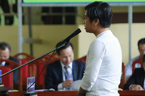 nguoi choi sach tui dai ly kiem bon tien qua game bai rikvip