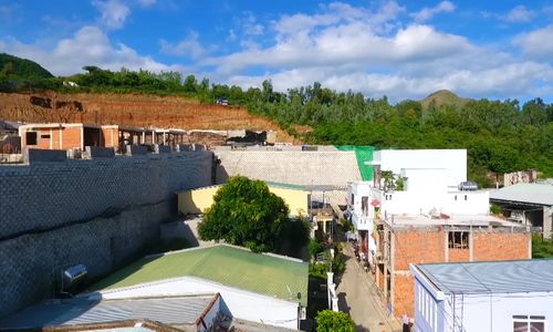 khu biet thu o nha trang bi buoc pha tuong thanh khong lo