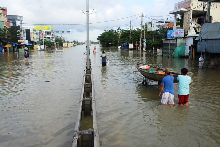 mua tanh tu lau van lach bach trong bien nuoc