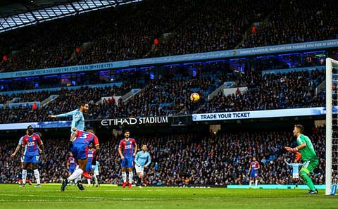 guardiola noi dieu bat ngo khi man city thua soc tren san nha