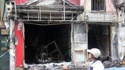 Hà Nội: Ngôi nhà cháy 'trơ khung', 2 người cấp cứu