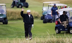 Trump bị cáo buộc thường xuyên gian lận khi chơi golf