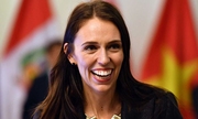 Thủ tướng New Zealand trả lại bé gái 3 USD tiền 'hối lộ'