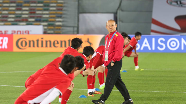 asian cup diem lanh 5 nam qua cho doi tuyen viet nam khi gap iraq