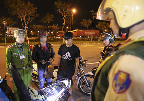 canh sat 911 luc luong dac nhiem tren duong pho da nang