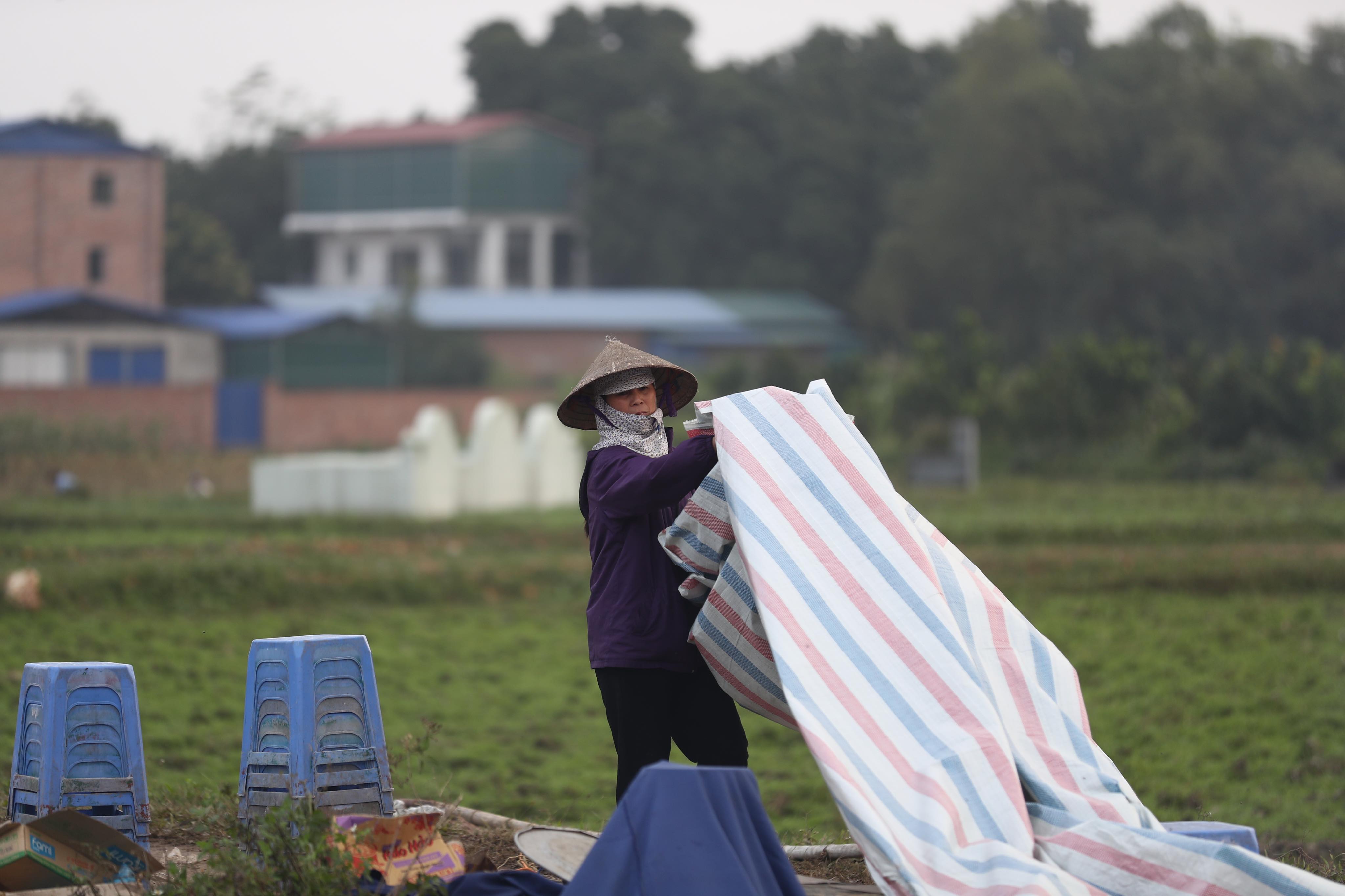 nguoi dan thao do chot chan bai rac nam son duoc giai phong