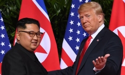 kim jong un tang 1000 bo my pham han quoc cho cap duoi