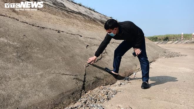 Lộ nhiều vết nứt dài sau sự cố vỡ kênh 4.300 tỷ đồng ở Thanh Hóa - 2