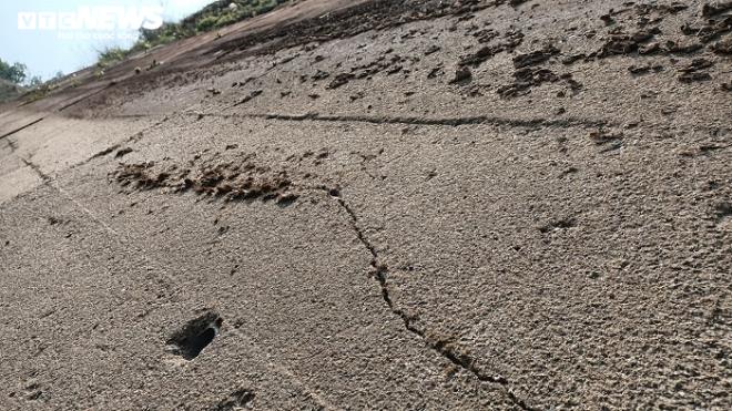 Lộ nhiều vết nứt dài sau sự cố vỡ kênh 4.300 tỷ đồng ở Thanh Hóa - 6