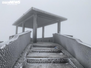 Đỉnh Mẫu Sơn giảm còn -3,4 độ C, nhiều nơi khả năng xuất hiện mưa tuyết