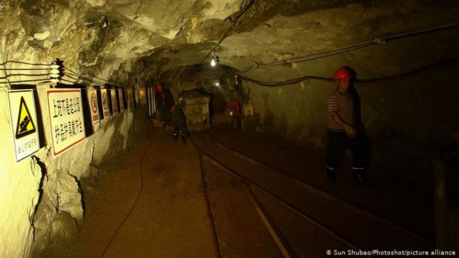 Sập mỏ vàng ở Trung Quốc: 12 người vẫn còn sống sau một tuần mắc kẹt - 1