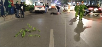 Xe máy tông thương vong 3 người đi bộ ở Hà Nội: Trích xuất camera điều tra