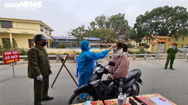 Bắc Ninh: Ngày đầu cách ly phòng dịch ở xã có 2 ca mắc COVID-19 - 2