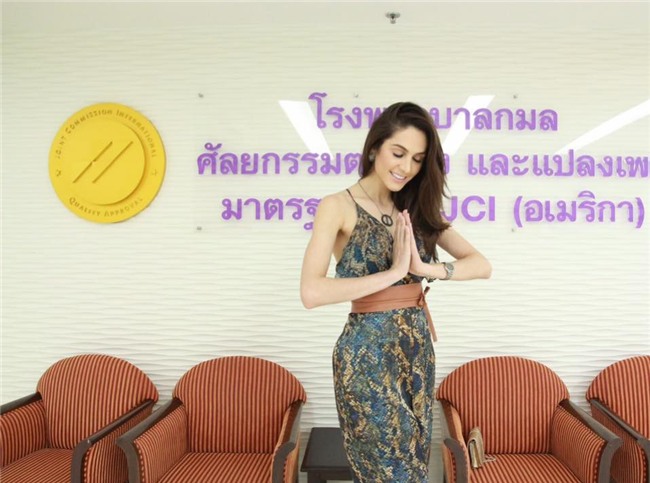 nguoi dep nong bong nay moi la doi thu dang gom cua huong giang idol