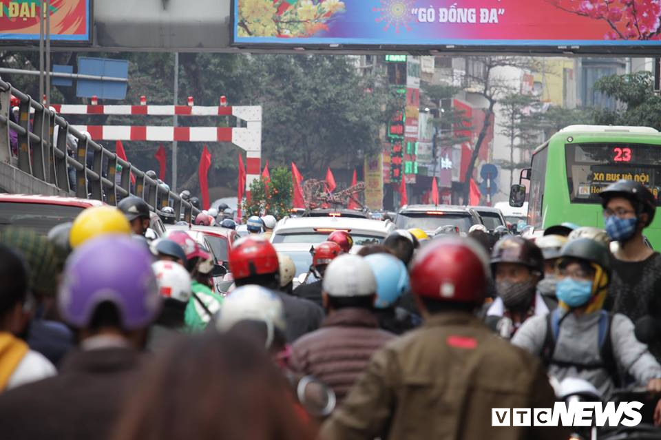 moi nga duong thu do tac nghen csgt cang minh dieu tiet dong xe co chieu cuoi nam