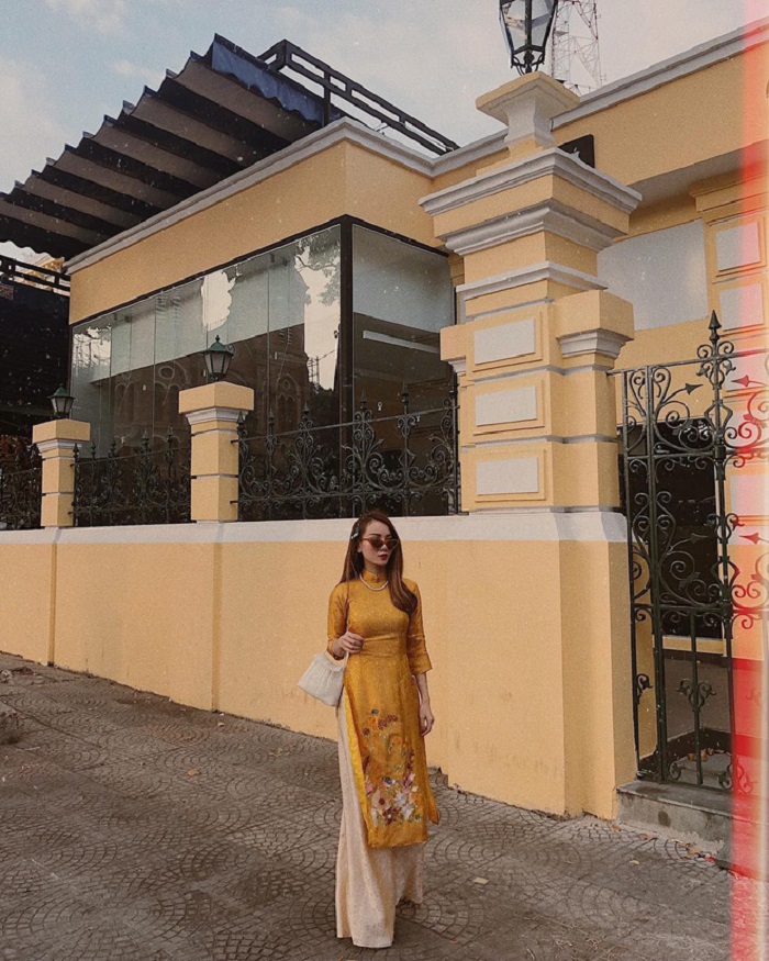 dan my nhan viet xung xinh ao dai dien tet nguoi chon do noi bat nguoi hoa tiet tre trung