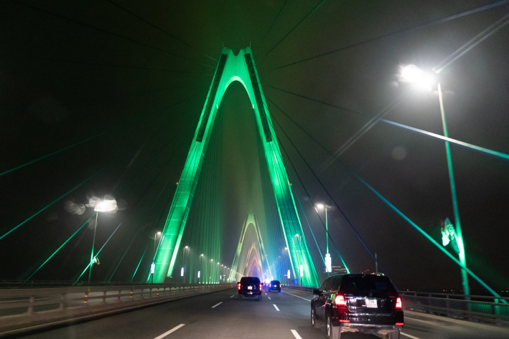 nha trang an tuong voi ve dep cua cau nhat tan ha noi