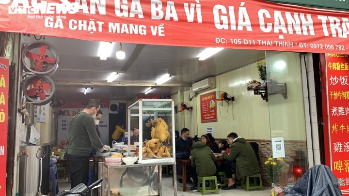 Hàng quán Hà Nội nhộn nhịp trở lại - 8