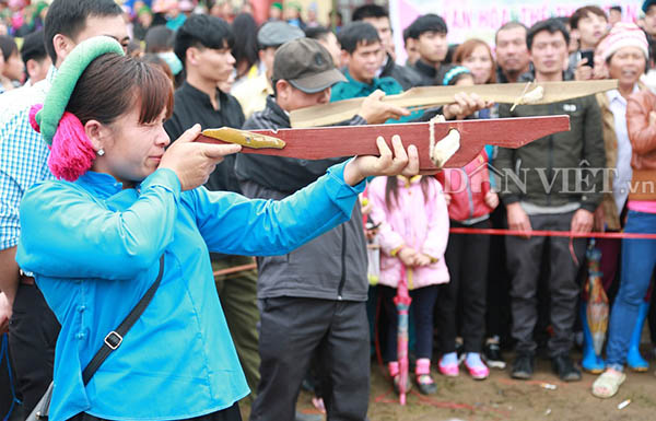 ve tien yen xem le hoi tinh yeu cua nguoi san chi