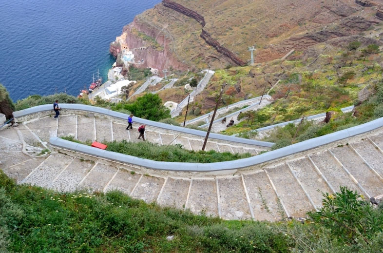 thien duong du lich santorini khong phai mau hong nhu ban tuong tuong