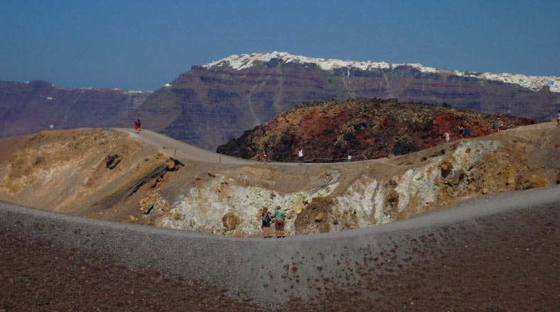 thien duong du lich santorini khong phai mau hong nhu ban tuong tuong