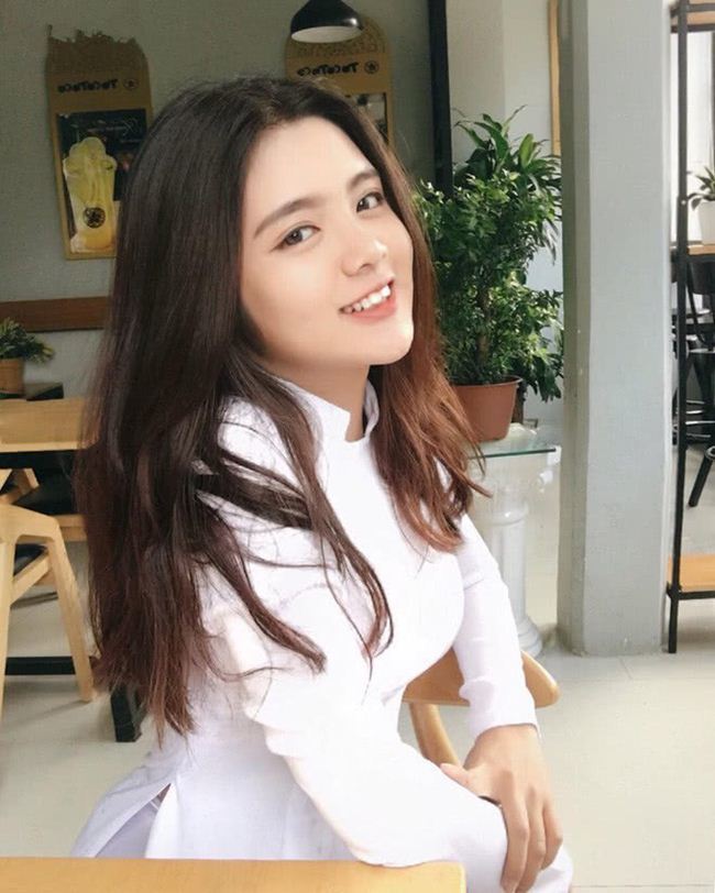 nhung thieu nu viet xinh dep noi tieng sau 1 dem nho mac ao dai trang