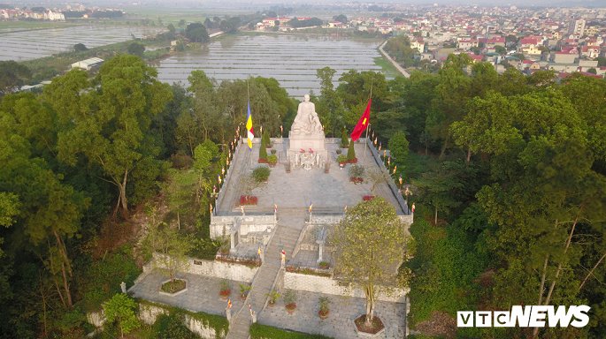 anh ngoi chua nghin tuoi khong co hom cong duc cam dat tien le o bac ninh