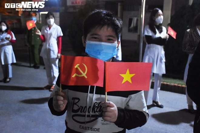 Người dân hô vang 'Chí Linh chiến thắng' thời khắc thành phố được dỡ phong tỏa - 8