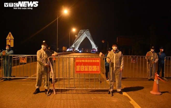 Người dân hô vang 'Chí Linh chiến thắng' thời khắc thành phố được dỡ phong tỏa - 10