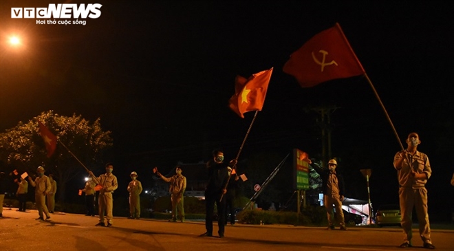 Người dân hô vang 'Chí Linh chiến thắng' thời khắc thành phố được dỡ phong tỏa - 4