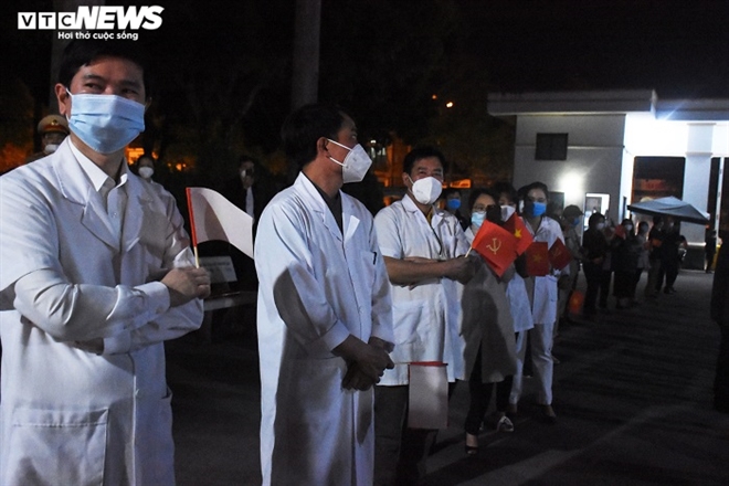 Người dân hô vang 'Chí Linh chiến thắng' thời khắc thành phố được dỡ phong tỏa - 5