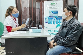 6 người đầu tiên tiêm thử nghiệm vaccine Covivac