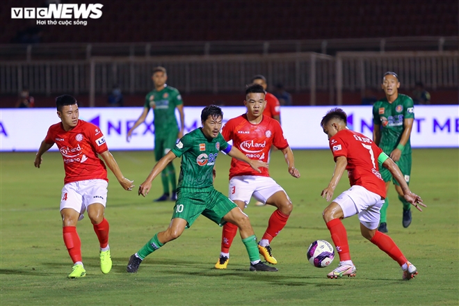 Sút phạt đền khiến HLV không dám nhìn, Lee Nguyễn ăn mừng lạ mắt - 10