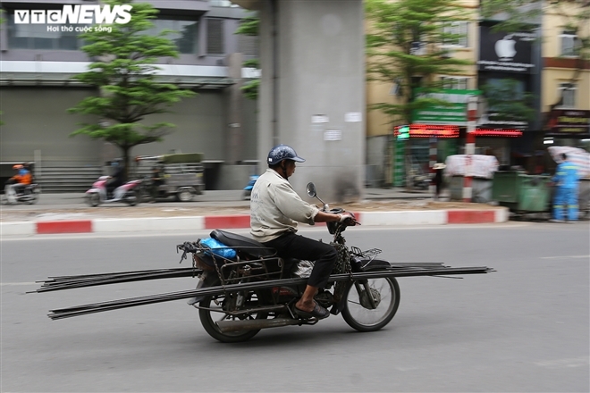 Ảnh: Xe 'thây ma' lộng hành ở Hà Nội đe doạ người dân, ngang nhiên qua mặt CSGT - 10