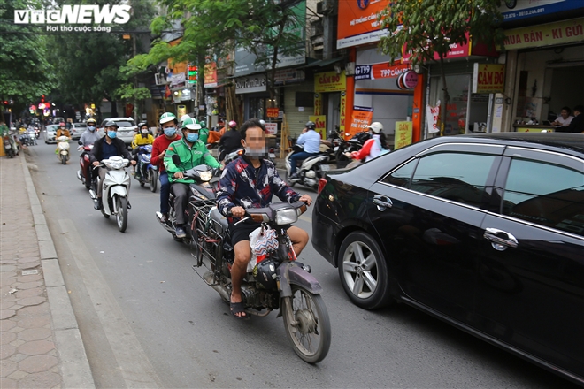 Ảnh: Xe 'thây ma' lộng hành ở Hà Nội đe doạ người dân, ngang nhiên qua mặt CSGT - 11