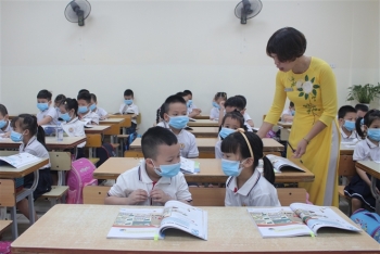 SGK lớp 1 nhiều lỗi: Vì sao NXB Giáo dục Việt Nam chưa công bố sửa, hiệu đính?