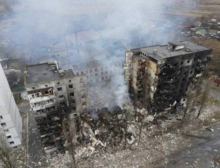 Hình ảnh hoang tàn, đổ nát khắp Ukraine sau những ngày chiến sự - 6