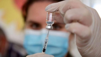 Các nước đang triển khai tiêm mũi vaccine COVID-19 thứ tư thế nào?