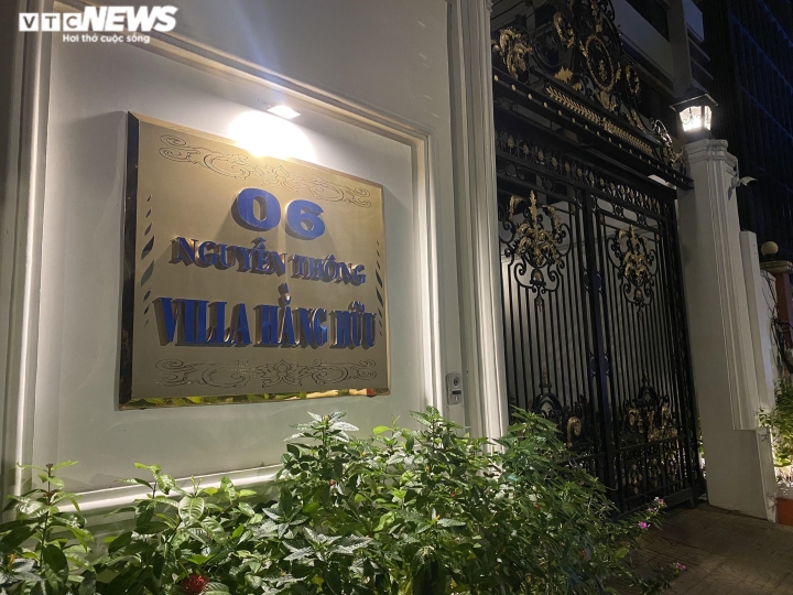 Ảnh: Trực tiếp hiện trường nhà riêng Nguyễn Phương Hằng sau khi bị khởi tố - 7