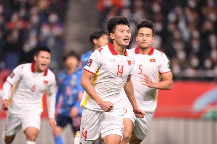 Cầu thủ trẻ nhất tuyển Việt Nam được AFC vinh danh - 1