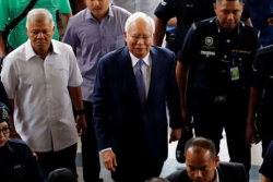 cuu thu tuong malaysia najib bi to tieu 800000 usd trong mot ngay