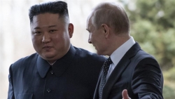 can ve cua kim jong un dung con lau ghe truoc hoi dam voi putin