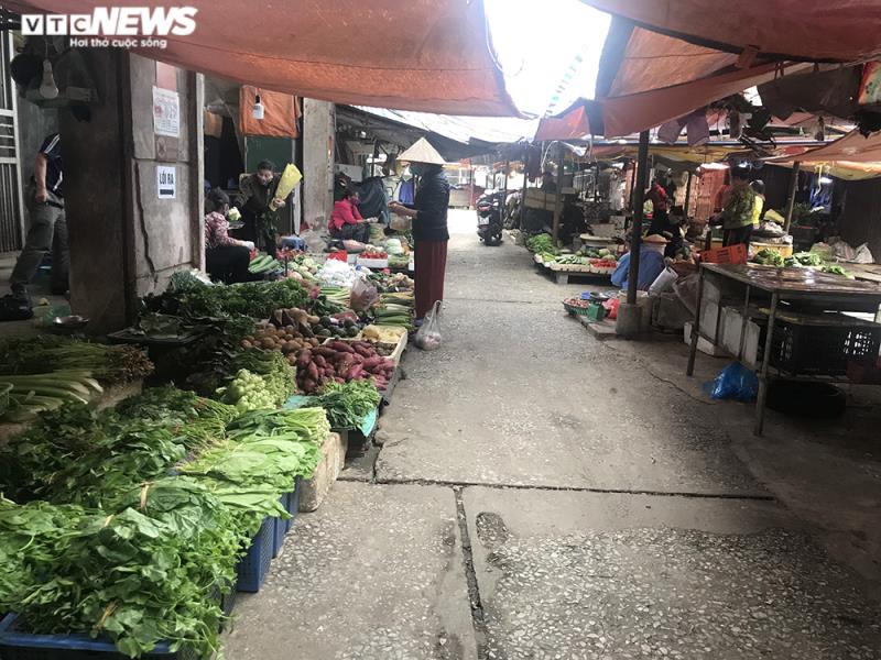 Hà Nội: Chợ vắng, tiểu thương đồng loạt giảm giá đẩy hàng ha noi cho vang tieu thuong dong loat giam gia day hang