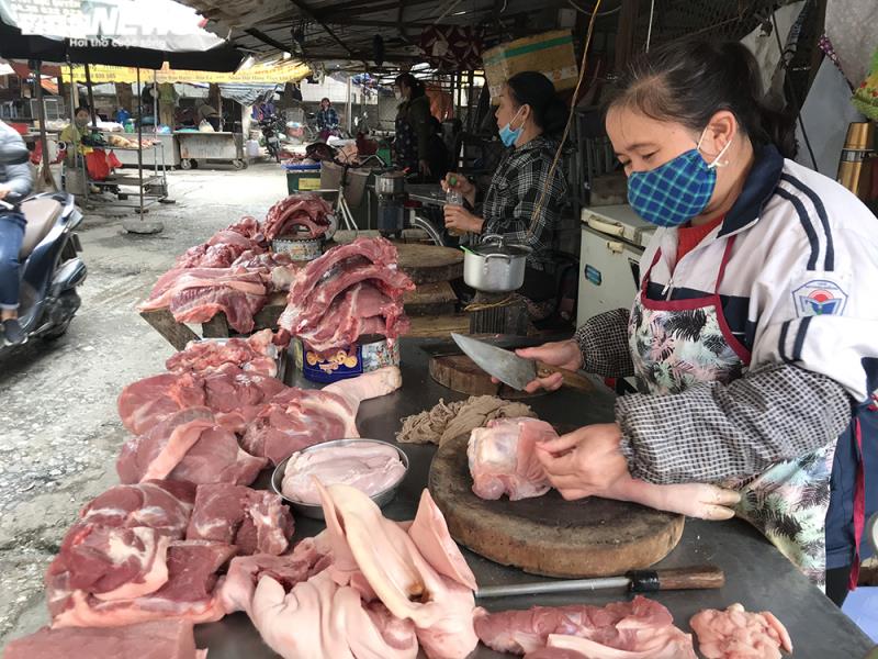 Hà Nội: Chợ vắng, tiểu thương đồng loạt giảm giá đẩy hàng ha noi cho vang tieu thuong dong loat giam gia day hang