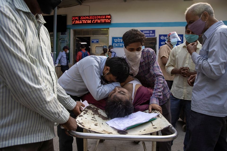Nhiều bệnh nhân Ấn Độ chết trước cửa bệnh viện