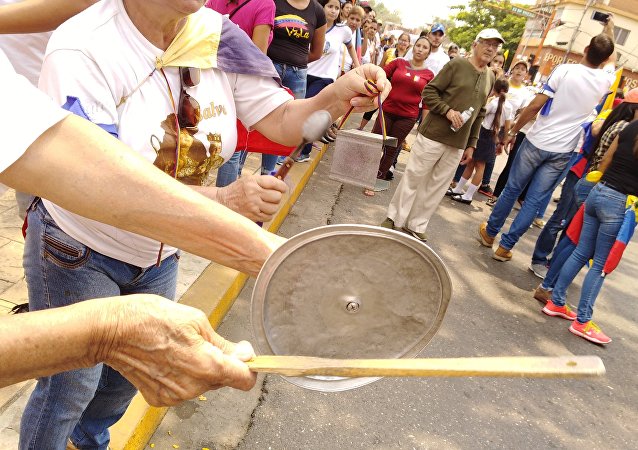 nong tong thong venezuela maduro xuat hien tren truyen hinh noi gi