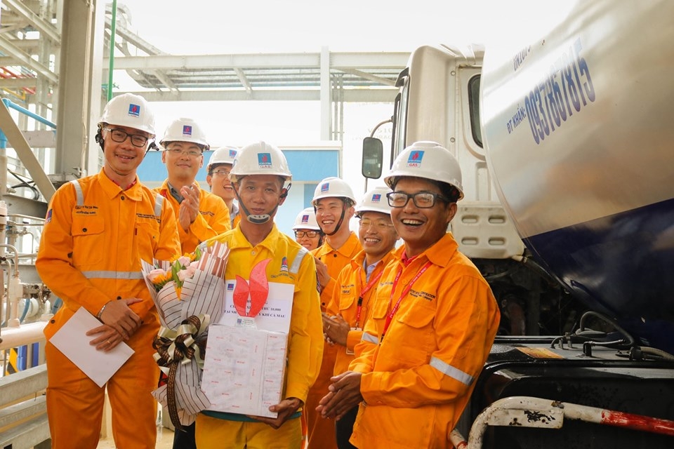 gpp ca mau xuat chuyen xe bon lpg thu 10000 an toan