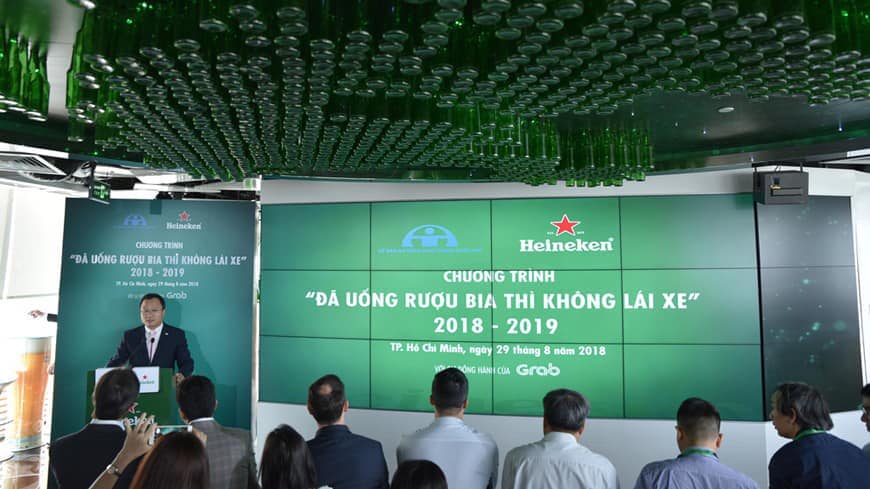 sao lai de hang bia heineken tai tro chuong trinh da uong ruou bia khong lai xe